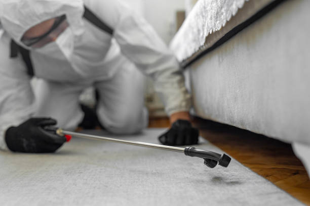 Professional Pest Control technician working in Umatilla County County, OR
